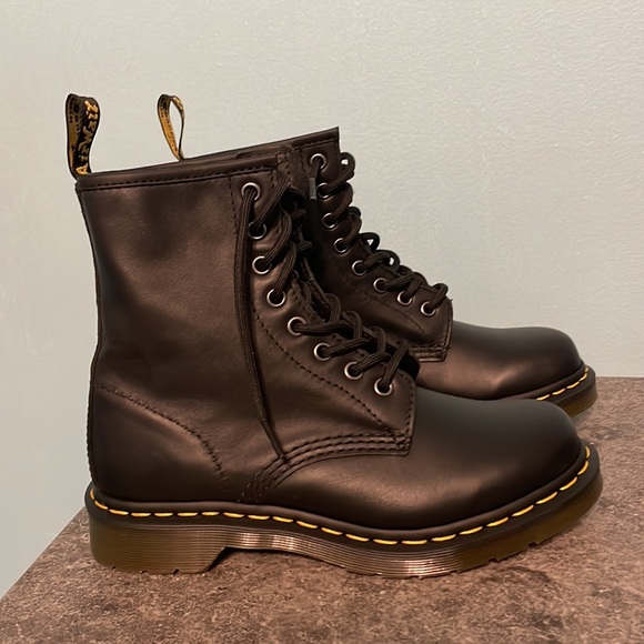 Dr. Martens Women’s 1460 W Black Nappa 8 Eye Boot - Picture 5 of 9